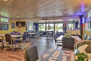 Dining - Lake Retreat: Fire Pit, Boat Rentals, BBQ! (Dent)
