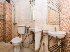 Deluxe Twin Room | Bathroom | Shower, bidet, towels - OYO 90102 7 Days Lodge (Sarikei)