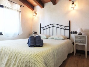4 chambres, fer et planche à repasser, Wi-Fi gratuit, draps fournis