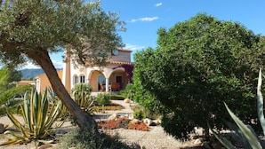 Exterior - Oasis extensive grounds, large pool (Ametlla de Mar)
