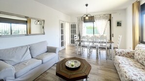 TV - Villa Esperanza well equipped, ideal for families (L'Ametlla de Mar)
