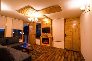 Exclusive Chalet | Living area - The Alpine Chalet Resort (Dhari)