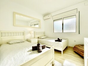3 chambres, fer et planche à repasser, Wi-Fi gratuit, draps fournis