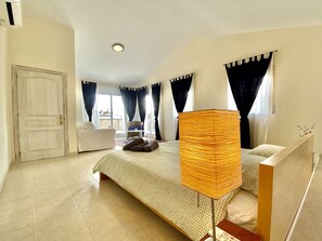 3 chambres, fer et planche à repasser, Wi-Fi gratuit, draps fournis