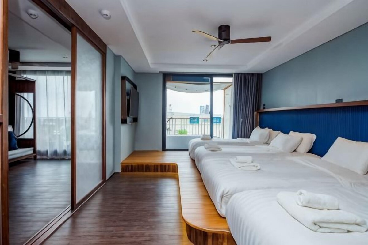 Minibar, brankas, tirai kedap cahaya, dan Wi-Fi gratis