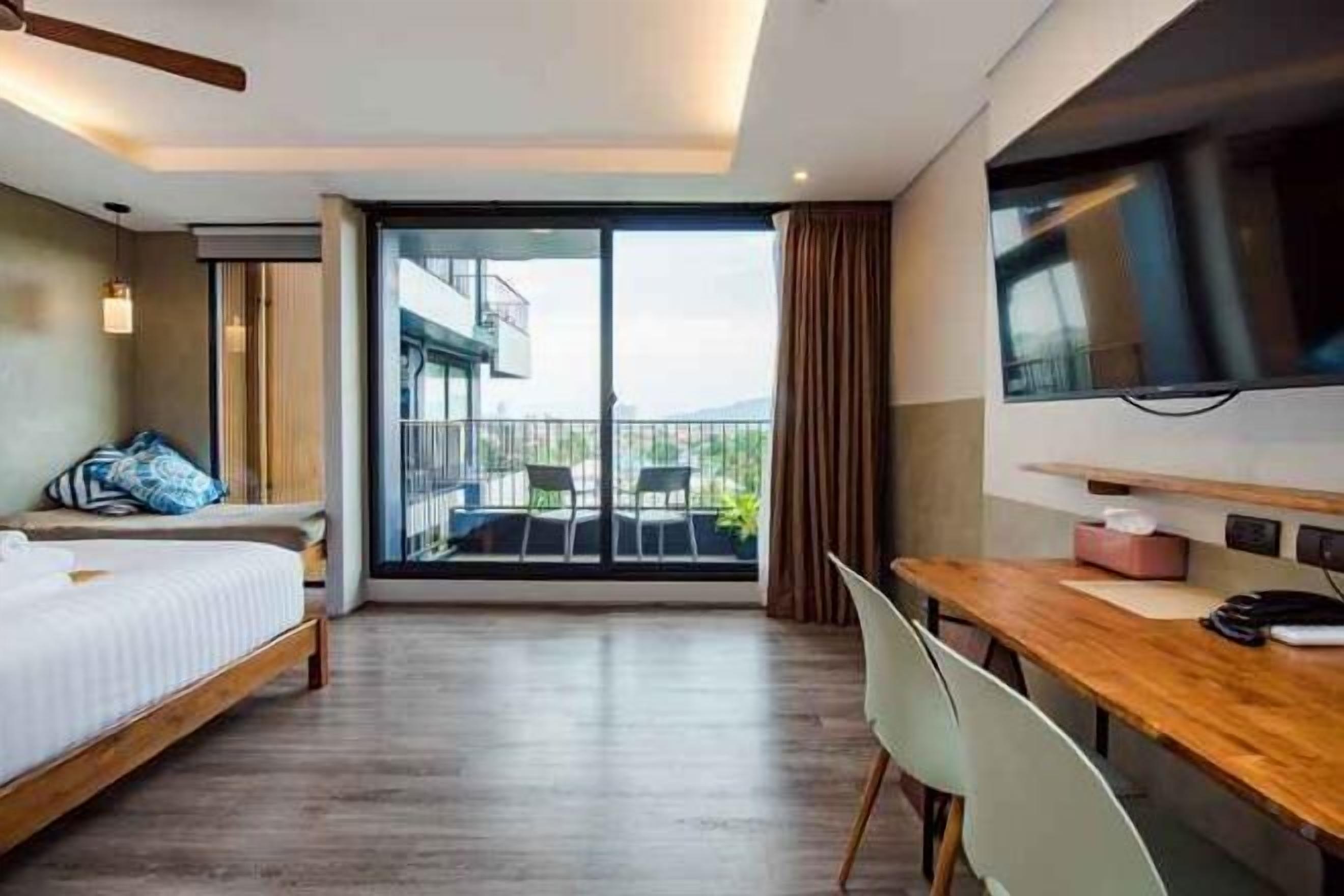 Minibar, in-room safe, blackout curtains, free WiFi