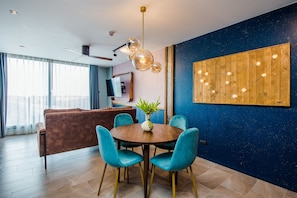 One-Bedroom Suite | Minibar, in-room safe, blackout drapes, free WiFi