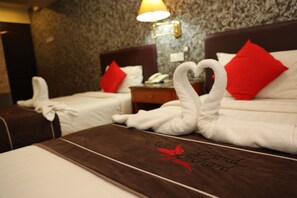 Superior Twin Room | Desk, laptop workspace, bed sheets, wheelchair access - Hotel Grand Orchard Wings (Kuala Lumpur)