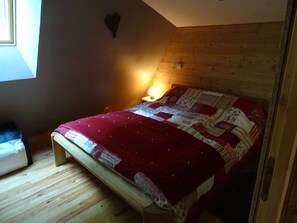 4 chambres, fer et planche à repasser, lit parapluie, Wi-Fi gratuit