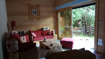 Smart-tv, een dvd-speler en een stereo