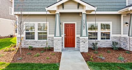 Upscale Townhome | Near The Village & Boise Mall-67