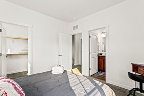 2 bedrooms, desk, iron/ironing board, free WiFi
