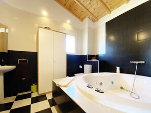 Bathtub, hair dryer, towels