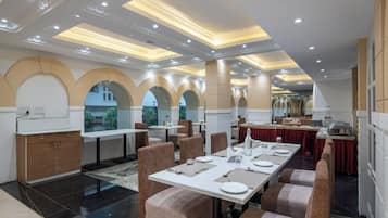 Breakfast, lunch, dinner served; Indian cuisine