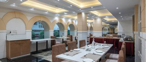 Breakfast, lunch, dinner served; Indian cuisine