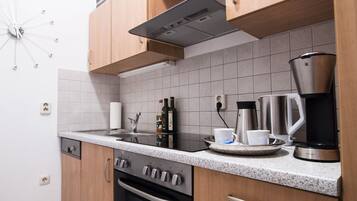 KĂŒhlschrank, Ofen, Herdplatte, GeschirrspĂŒler