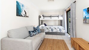 4 bedrooms, iron/ironing board, Internet, bed sheets