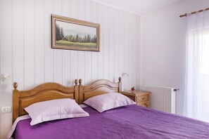 1 bedroom, iron/ironing board, Internet, bed sheets