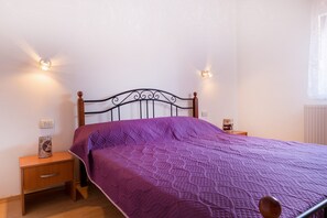 1 bedroom, iron/ironing board, Internet, bed sheets - Apartments Danka, (16244), Pula, hr (Pula)