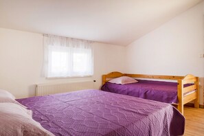 2 bedrooms, iron/ironing board, internet, bed sheets - Apartments Danka, (16247), Pula, hr (Pula)