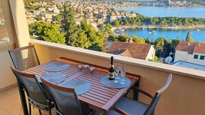 Outdoor dining - Apartment Ivana, (16242), Trogir, hr (Trogir)