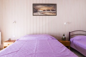 1 bedroom, iron/ironing board, Internet, bed sheets