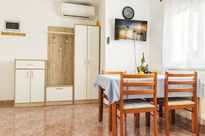 Dining - Apartments Danka, (16245), Pula, hr (Pula)