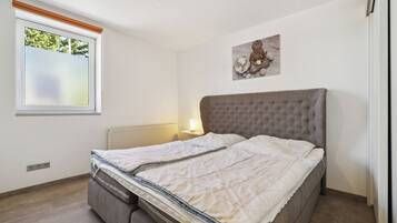 2 Schlafzimmer, Reisekinderbett, kostenloses WLAN, Bettwäsche