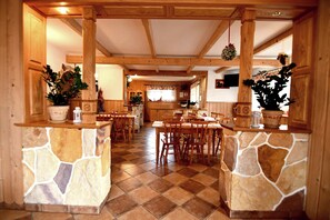 매일 뷔페 아침 식사(1인당 PLN 30)