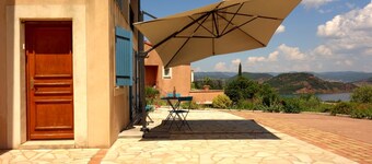 La Rosepierre, studio with a breathtaking view of the red-blue-green Salagou mountains