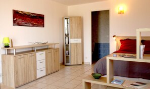 1 slaapkamer, een bureau, gratis wifi, beddengoed