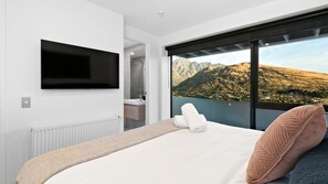 3 bedrooms, desk, iron/ironing board, free WiFi - Woods Villa Kea (Queenstown)