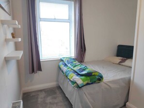 Casa geminada urbana | 4 quartos, ferros/tábuas de passar roupa, Wi-Fi de cortesia