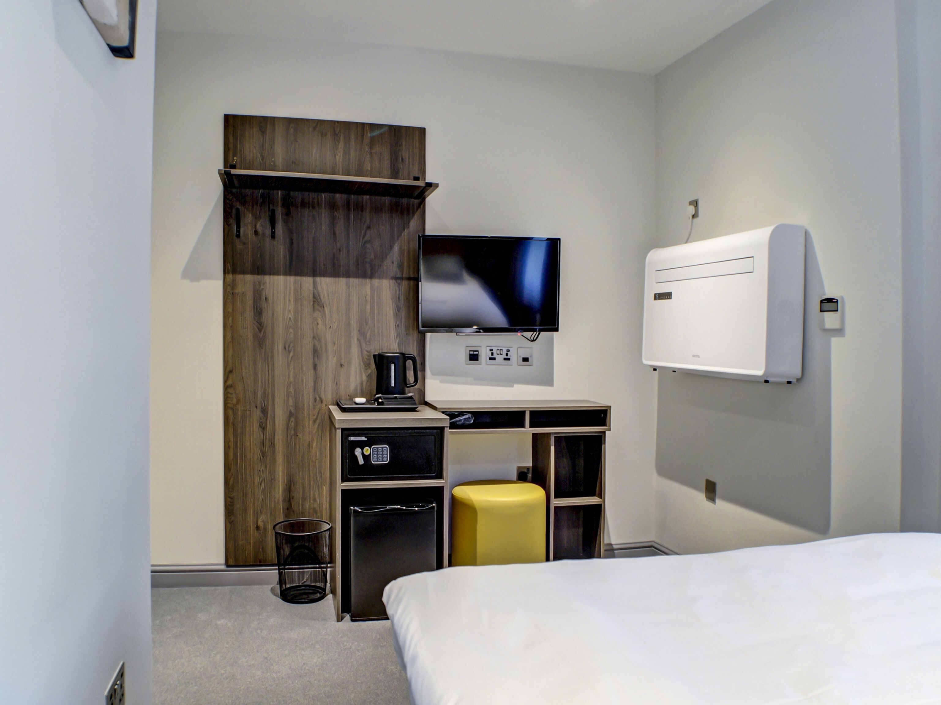 Family Room, Multiple Beds | Desk, iron/ironing board (on request), free WiFi, bed sheets