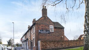 A traditional brick building with a sign for 'The Tamworth Arms Boutique Pub & Hotel'. - OYO Tamworth Arms Boutique Pub & Hotel (Tamworth)