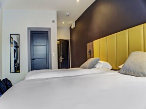 Deluxe Twin Room | Desk, iron/ironing board, free WiFi, bed sheets - OYO Tamworth Arms Boutique Pub & Hotel (Tamworth)