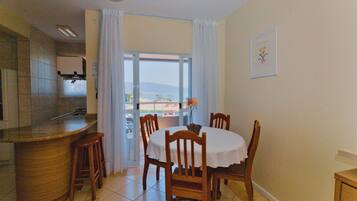 Apartment, 1 Bedroom (301) | Dining