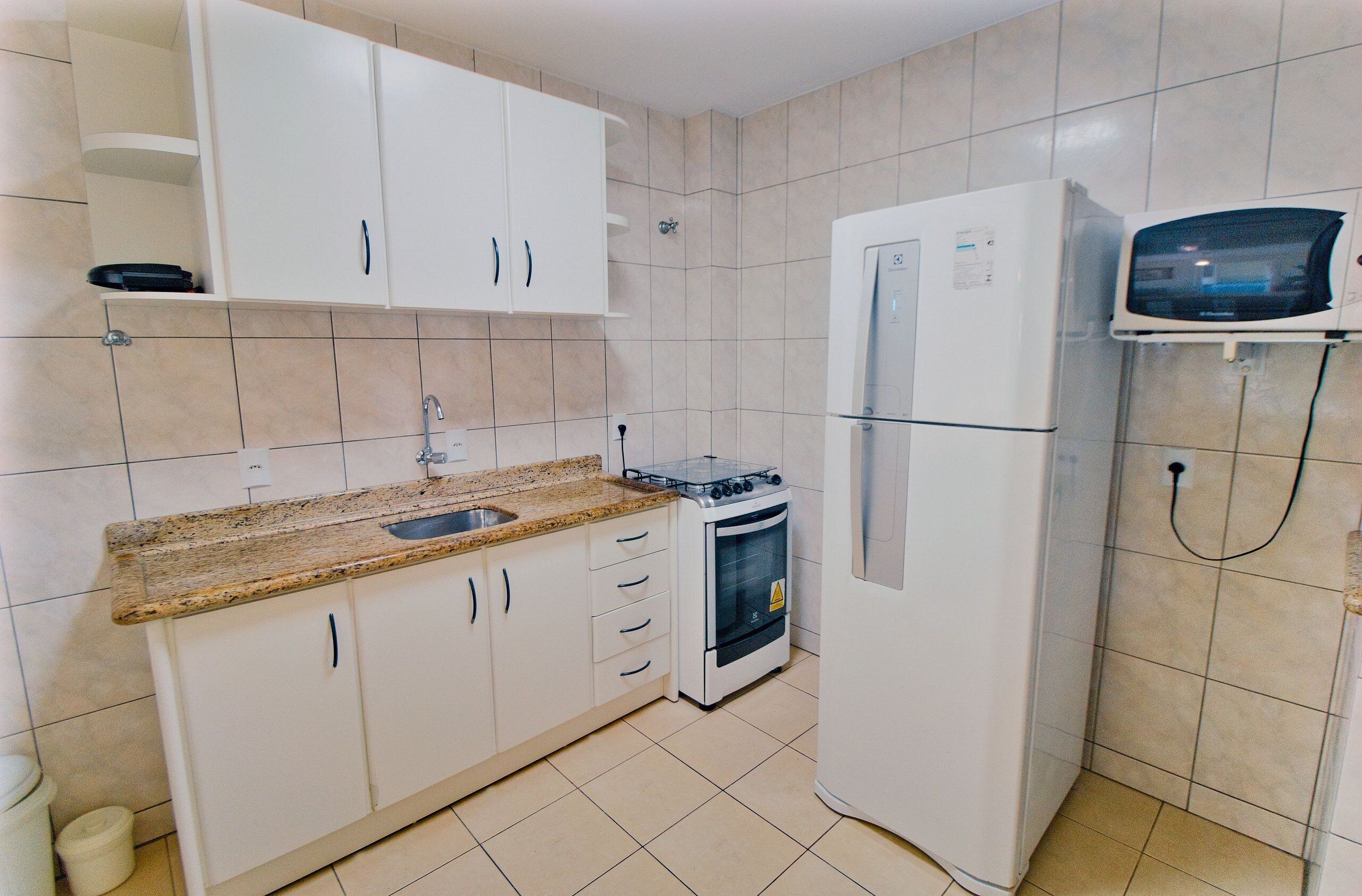 Apartment, 1 Bedroom (102) | Private kitchen | Fridge, microwave, oven, stovetop