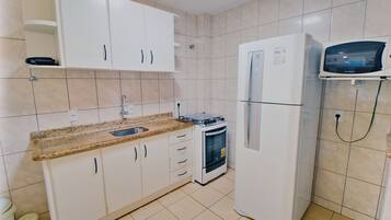Apartment, 1 Bedroom (102) | Private kitchen | Fridge, microwave, oven, stovetop