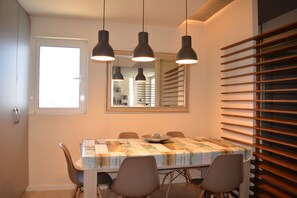 Dining - Beach Penthouse with Roof Patio and Amazing View (Vari)