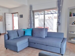 Smart-TV, Bücher, Stereoanlage