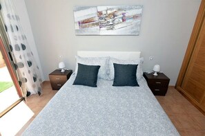 3 Schlafzimmer, Zimmersafe, Bügeleisen/Bügelbrett, Reisekinderbett