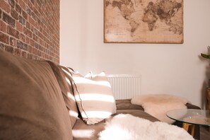 Smart TV, tenis de mesa, libros y biblioteca musical 