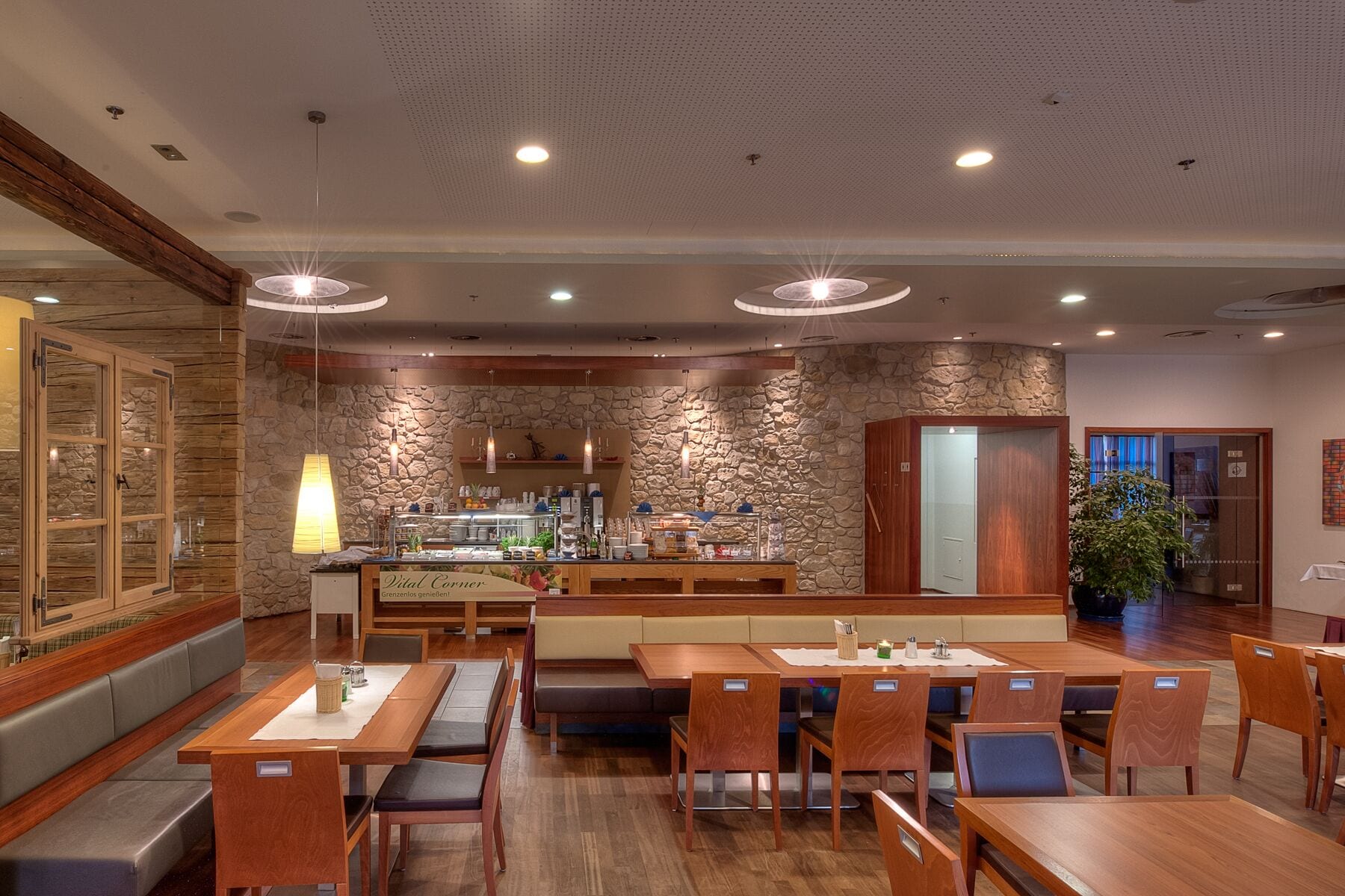 Se ofrece un desayuno bufé (16 EUR por persona)