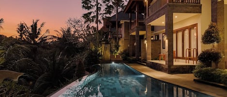 Outdoor pool, pool umbrellas, sun loungers