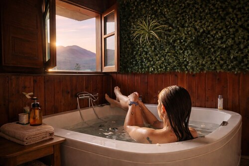 La Congosta, jacuzzi surrounded by mountains