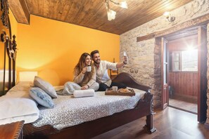 1 bedroom, iron/ironing board, travel cot, free WiFi - La Congosta, jacuzzi surrounded by mountains (La Villa de Sub, teverga, asturias)