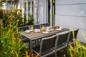 Unclassified image, 2 of 16, button