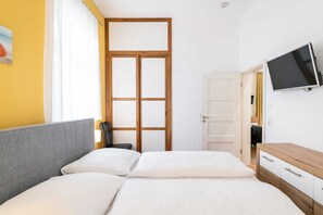 2 bedrooms, travel cot, WiFi, bed sheets