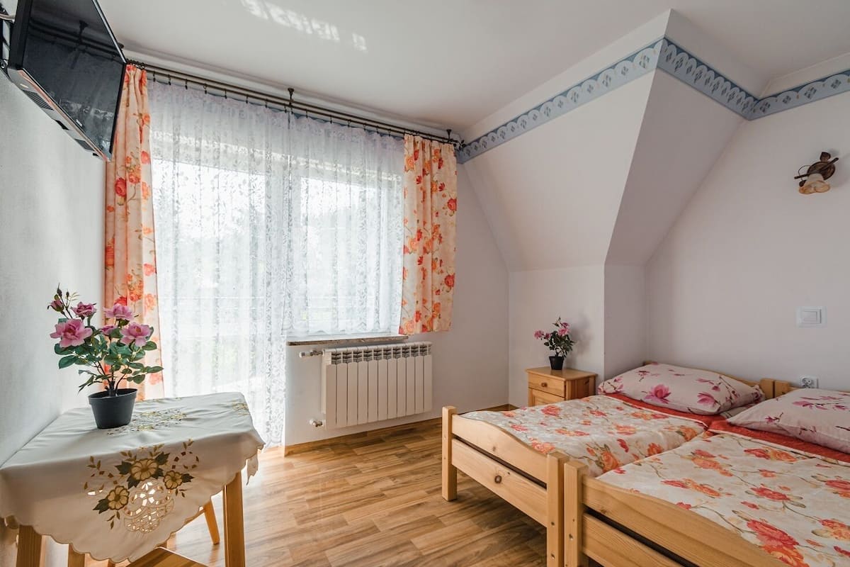 WiFi (free), bed sheets